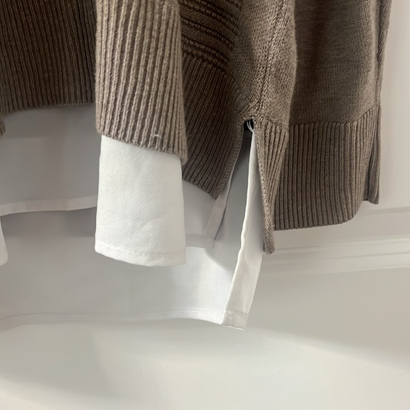 Long Sleeve V Neck Women’s Sweater - Picture 4 of 10